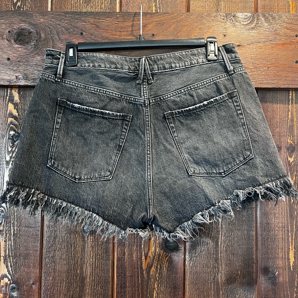Good American 90’s black jean shorts - Picture 5 of 5